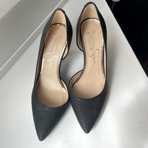 Jessica Simpson, 6M/36 1/2.l black snake skin pattern.